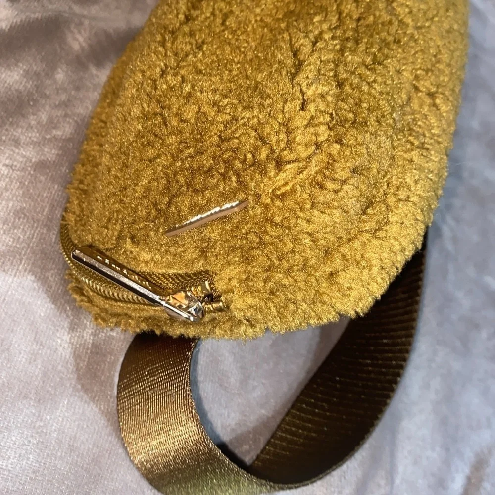 Lululemon Everywhere Fleece Belt Bag
